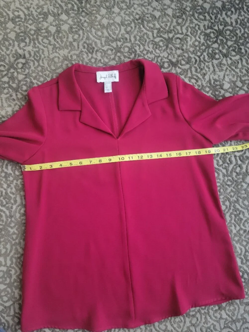 Joseph Ribkoff Blouse w Deep V-Neck and Classic Notched Collar Size 8
